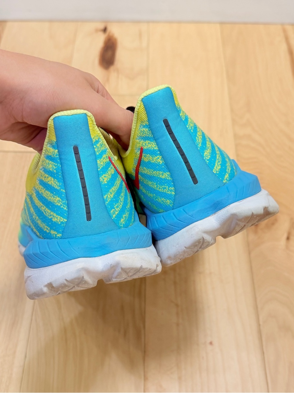 Hoka Women’s Mach 5 Running Athletic Sneakers - Picture 2 of 11
